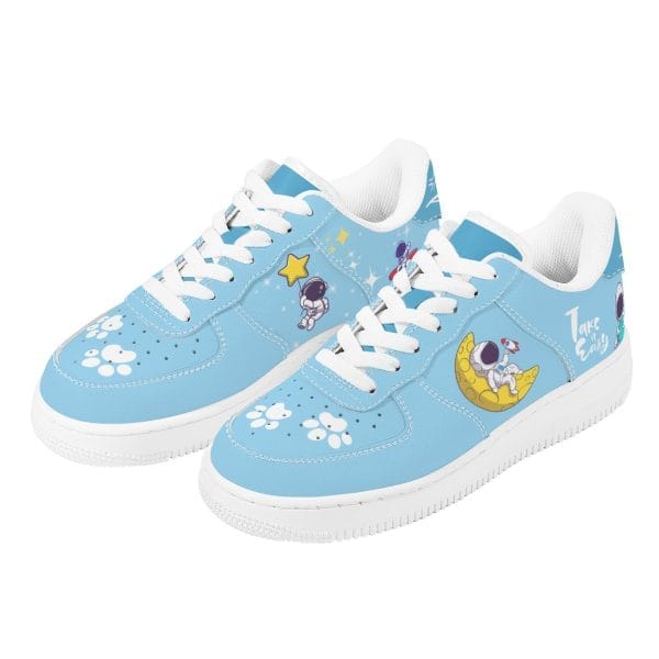 Astronaut Enjoys Baby Blue Men's Low Top Leather Shoes